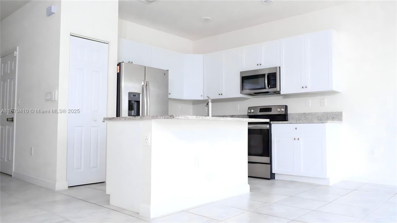 For Sale: $550,000 (3 beds, 2 baths, 1751 Square Feet)