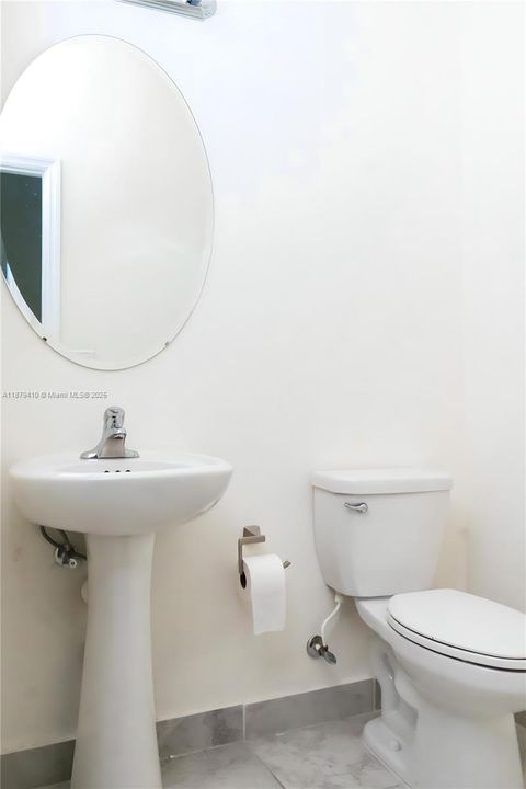 For Sale: $550,000 (3 beds, 2 baths, 1751 Square Feet)