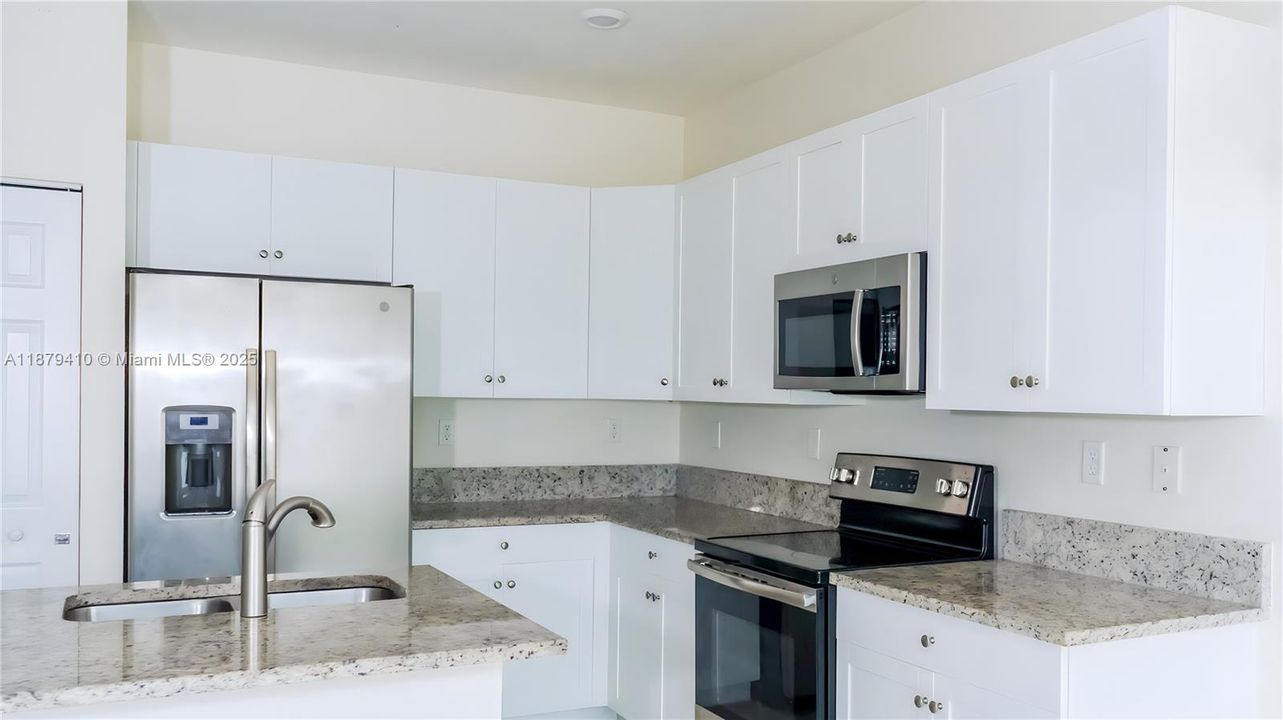 For Sale: $550,000 (3 beds, 2 baths, 1751 Square Feet)