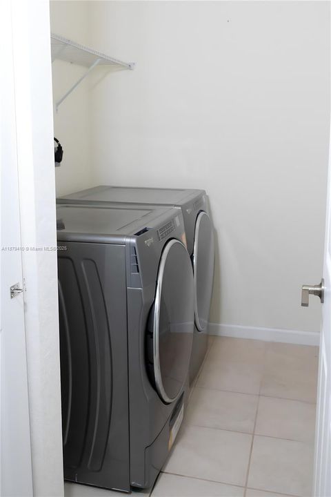 For Sale: $550,000 (3 beds, 2 baths, 1751 Square Feet)