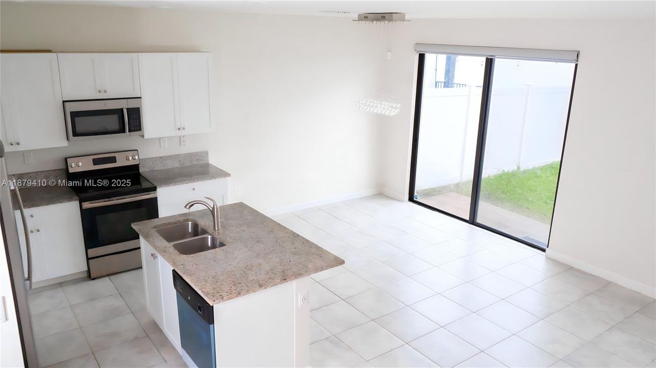 For Sale: $550,000 (3 beds, 2 baths, 1751 Square Feet)