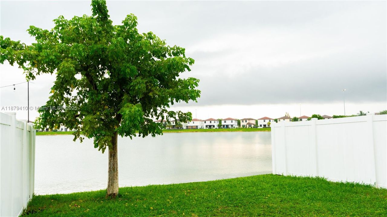 For Sale: $550,000 (3 beds, 2 baths, 1751 Square Feet)