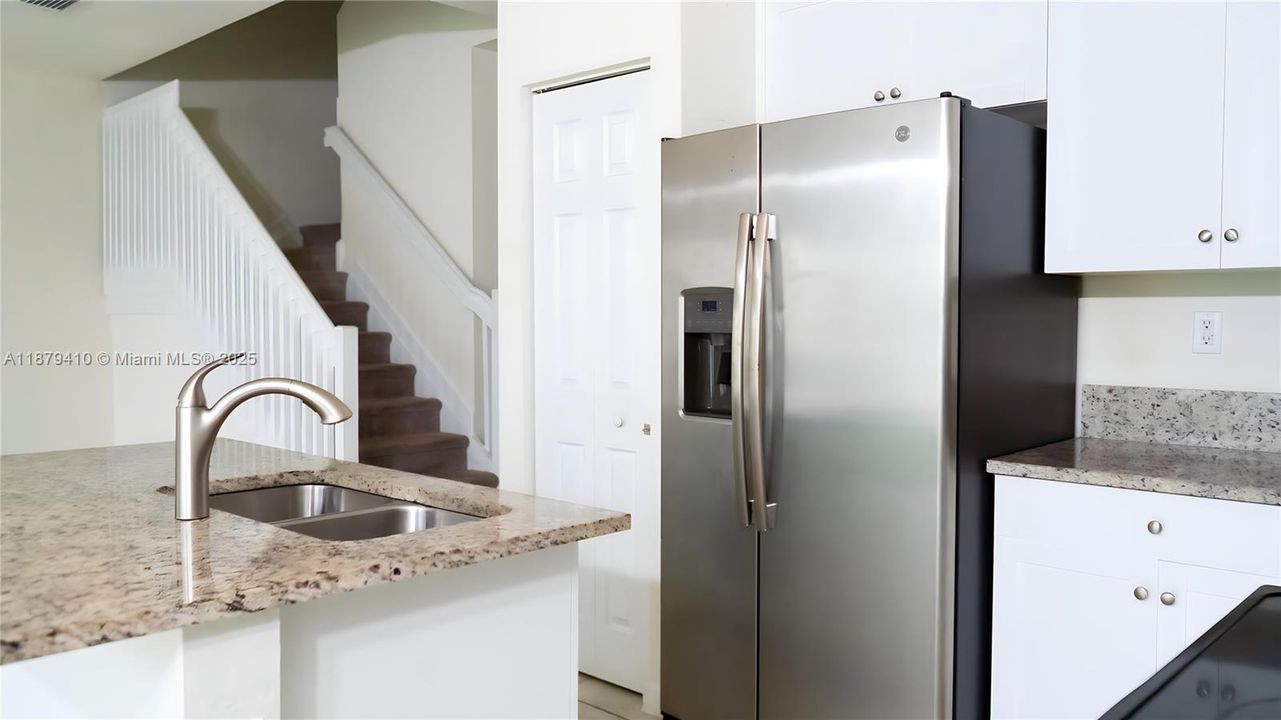 For Sale: $550,000 (3 beds, 2 baths, 1751 Square Feet)