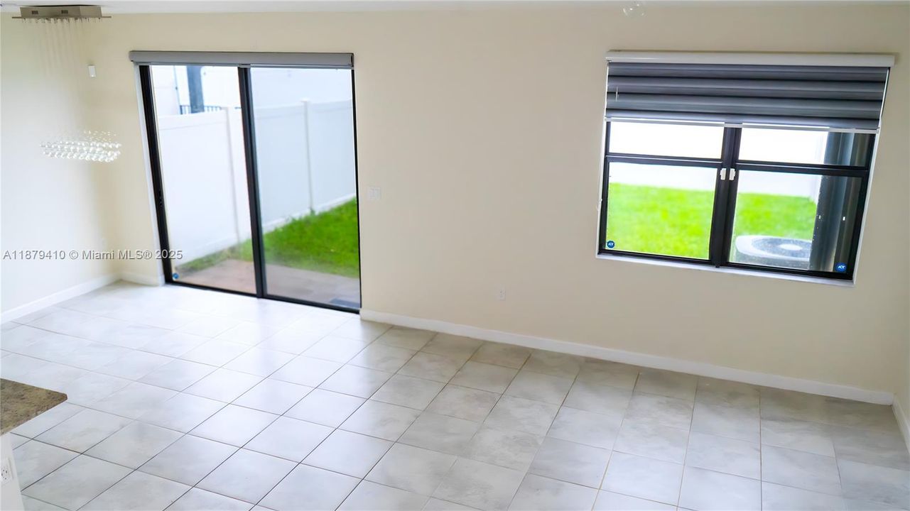 For Sale: $550,000 (3 beds, 2 baths, 1751 Square Feet)