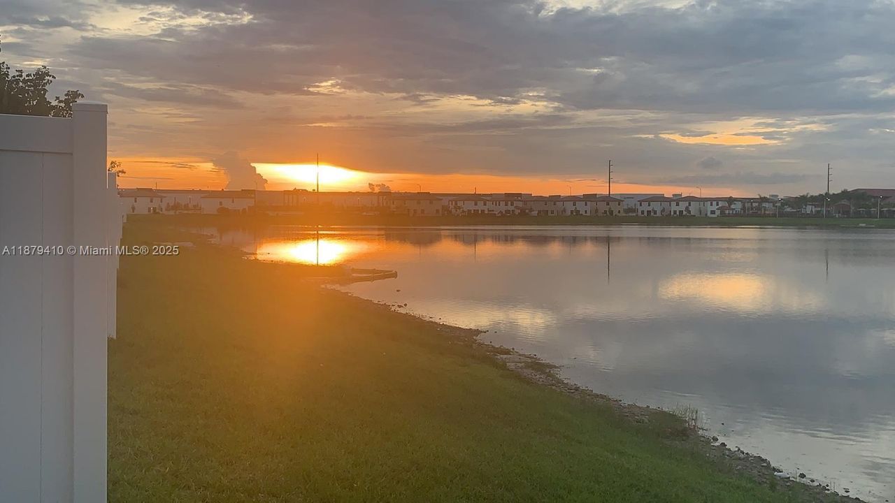 For Sale: $550,000 (3 beds, 2 baths, 1751 Square Feet)