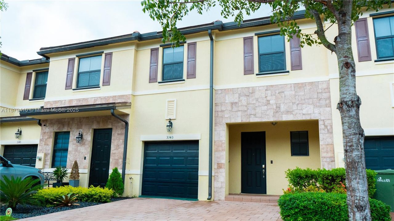 For Sale: $550,000 (3 beds, 2 baths, 1751 Square Feet)