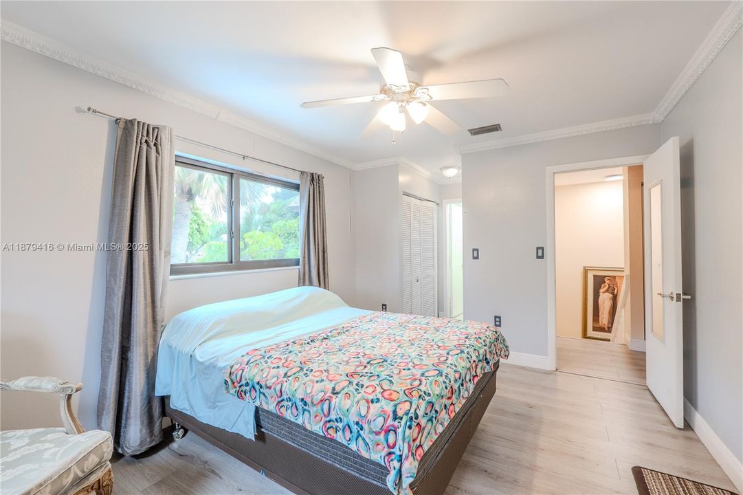 For Sale: $370,000 (2 beds, 2 baths, 1250 Square Feet)