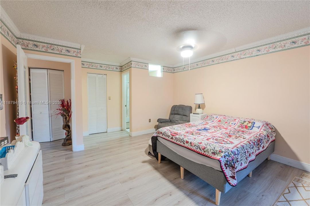 For Sale: $370,000 (2 beds, 2 baths, 1250 Square Feet)