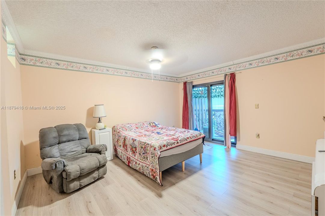 For Sale: $370,000 (2 beds, 2 baths, 1250 Square Feet)