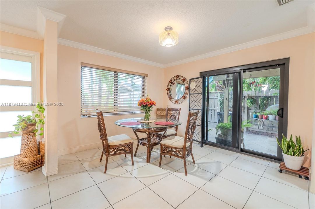 For Sale: $370,000 (2 beds, 2 baths, 1250 Square Feet)