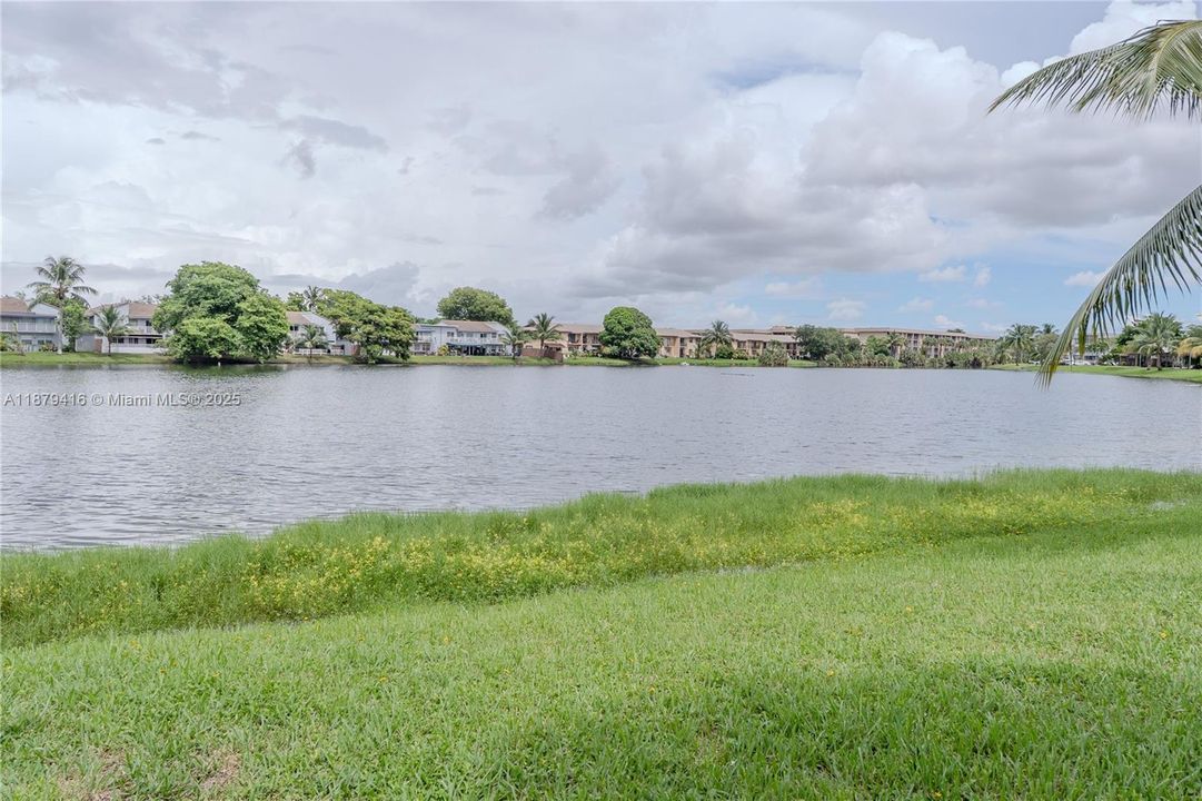 For Sale: $370,000 (2 beds, 2 baths, 1250 Square Feet)