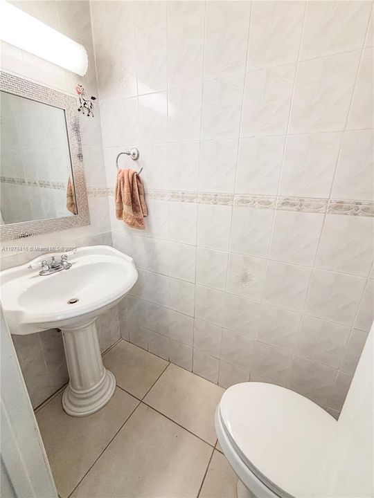 For Sale: $370,000 (2 beds, 2 baths, 1250 Square Feet)