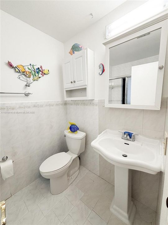 For Sale: $370,000 (2 beds, 2 baths, 1250 Square Feet)