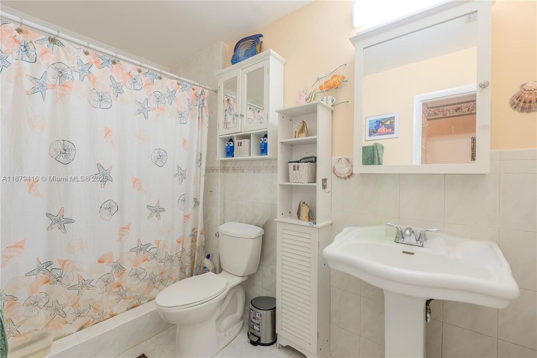 For Sale: $370,000 (2 beds, 2 baths, 1250 Square Feet)