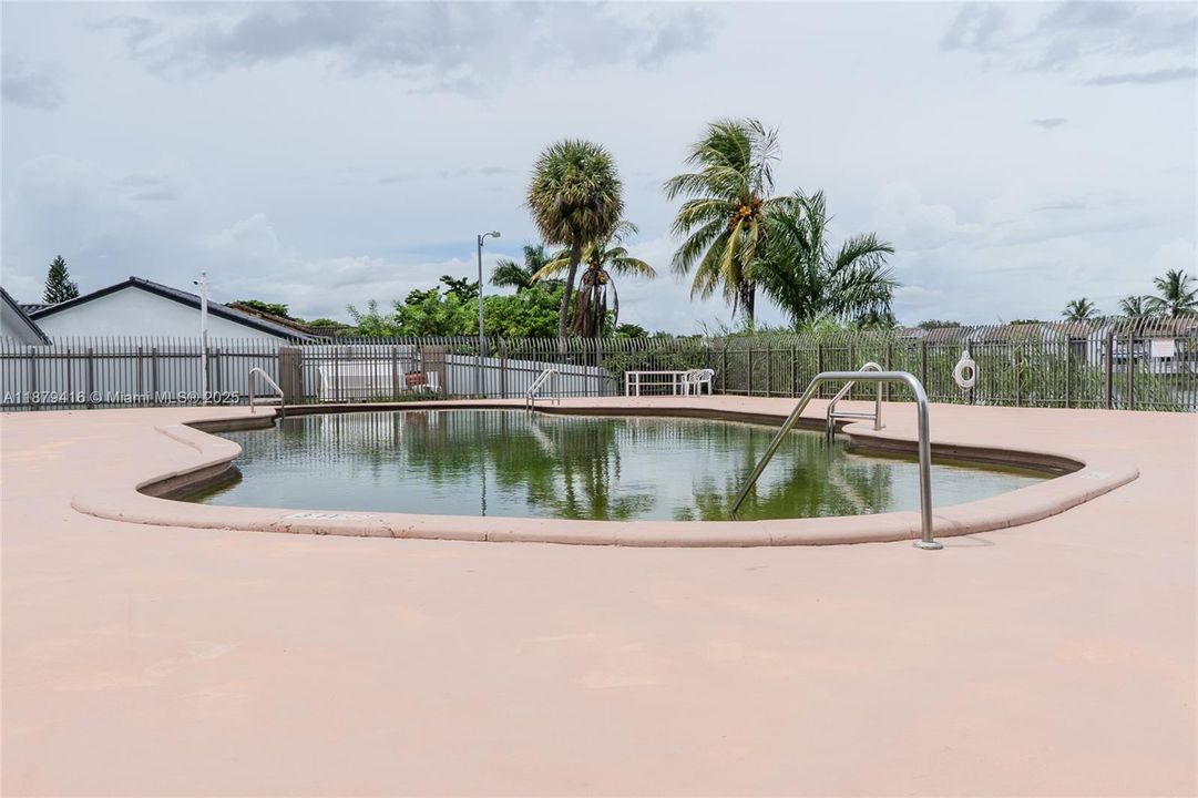 For Sale: $370,000 (2 beds, 2 baths, 1250 Square Feet)