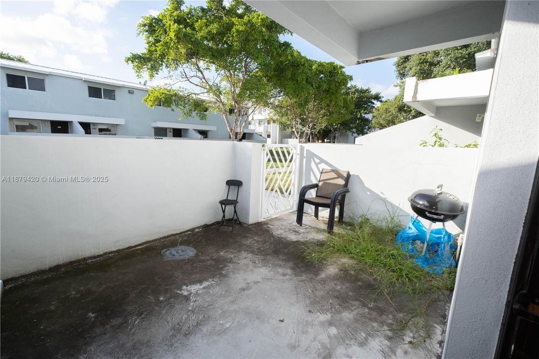 待售: $211,500 (2 贝兹, 1 浴室, 782 平方英尺)