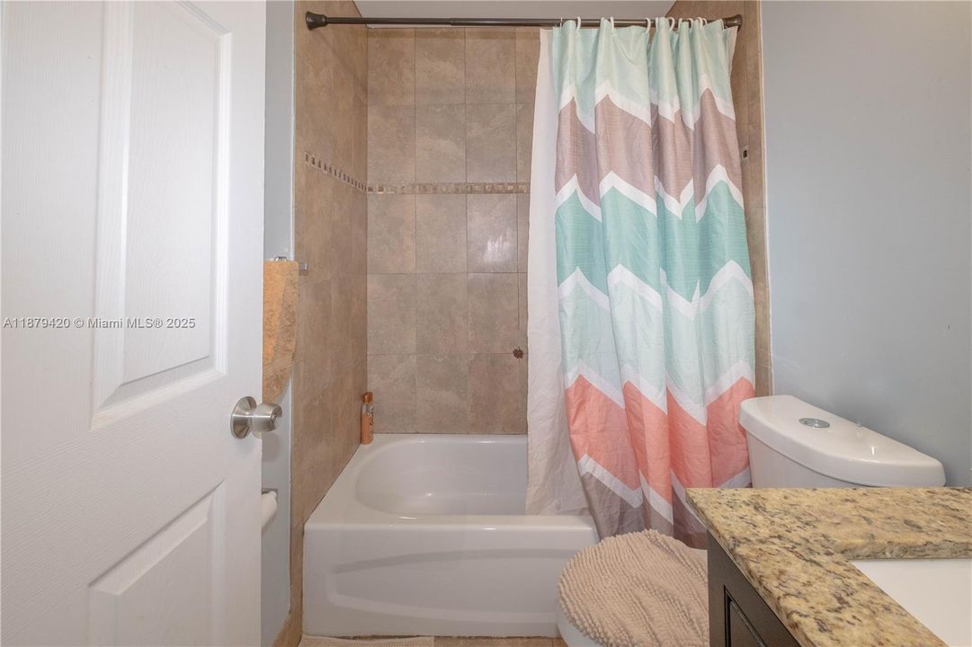 待售: $211,500 (2 贝兹, 1 浴室, 782 平方英尺)