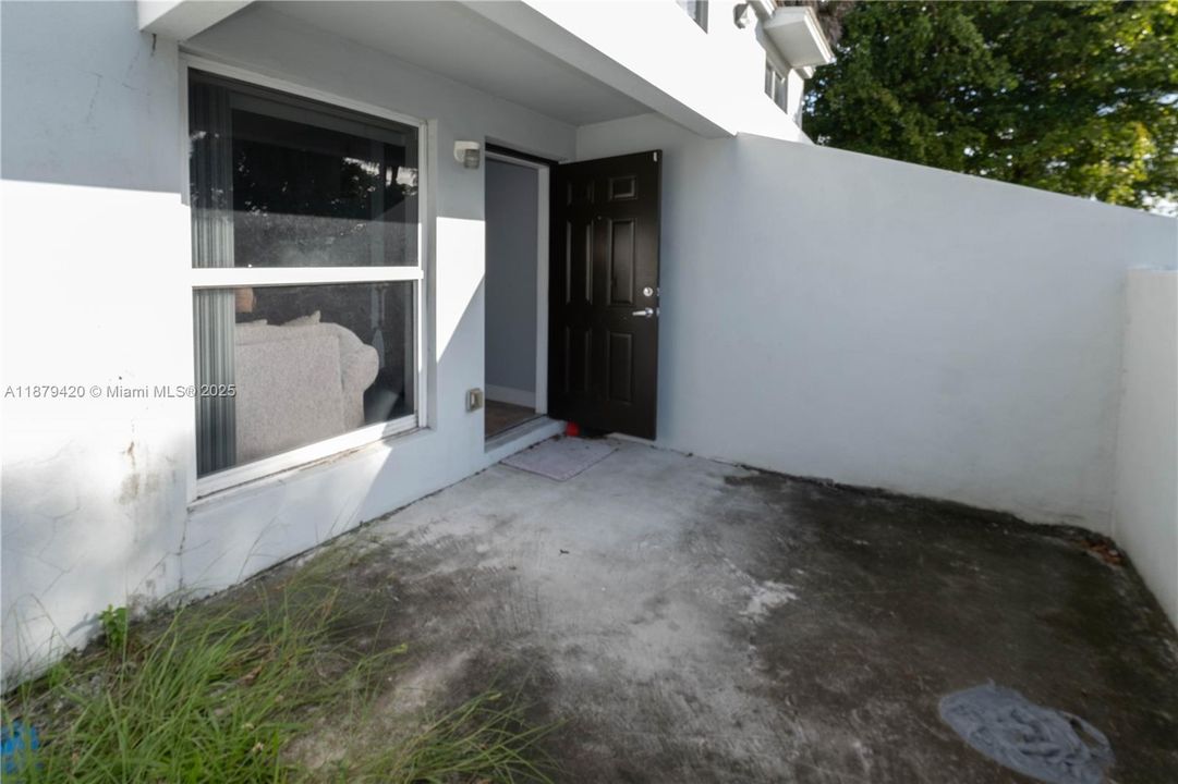 待售: $211,500 (2 贝兹, 1 浴室, 782 平方英尺)