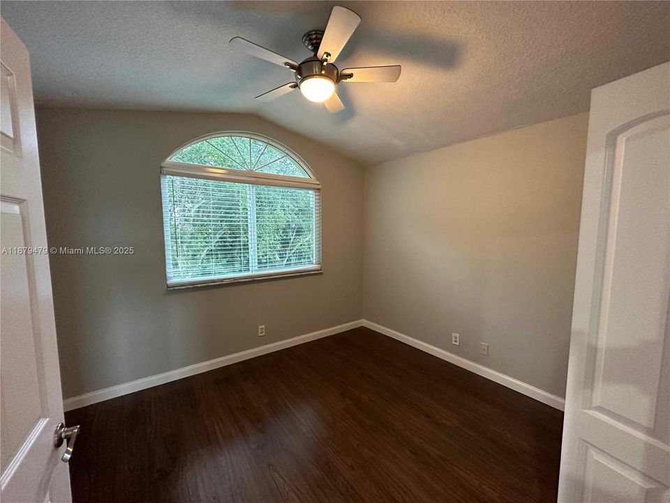 В аренду: $4,400 (3 спален, 2 ванн, 1815 Квадратных фут)