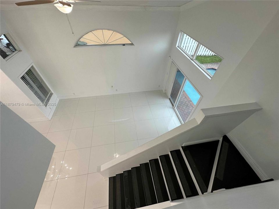 В аренду: $4,400 (3 спален, 2 ванн, 1815 Квадратных фут)