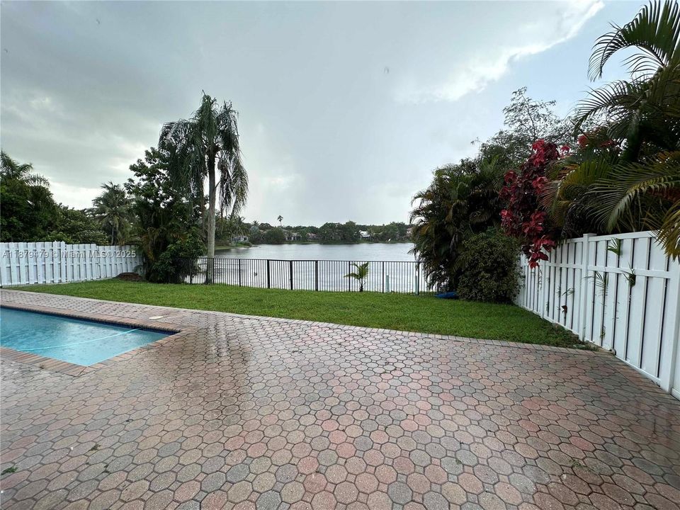 В аренду: $4,400 (3 спален, 2 ванн, 1815 Квадратных фут)