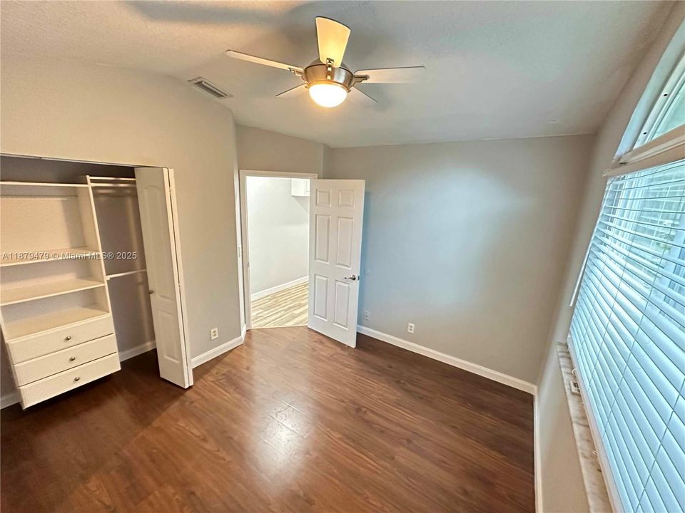 В аренду: $4,400 (3 спален, 2 ванн, 1815 Квадратных фут)