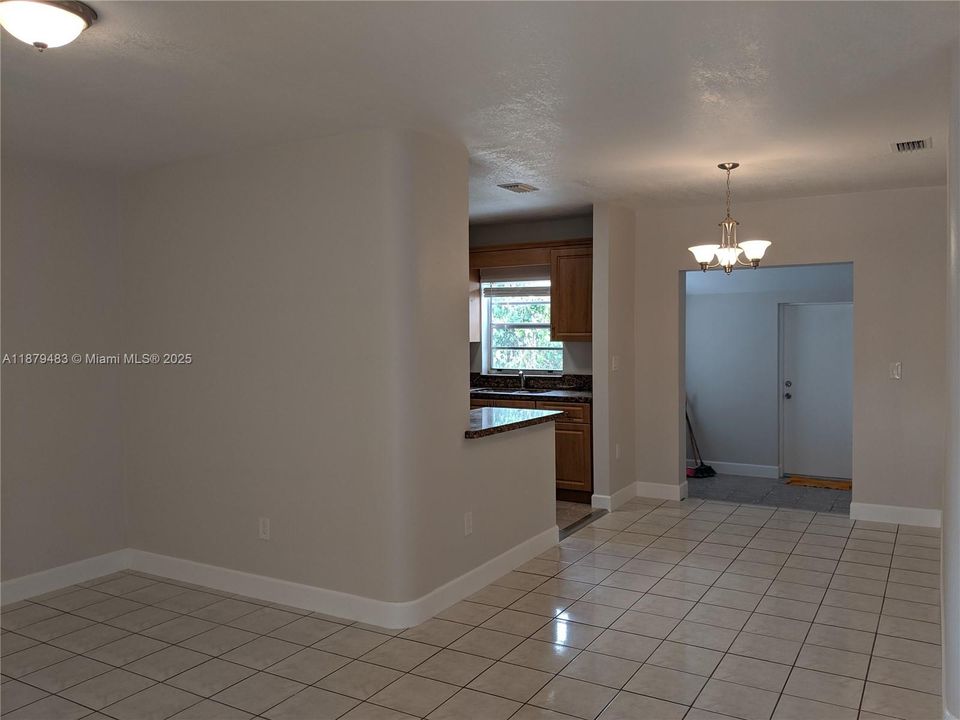 Recientemente alquilado: $3,250 (3 camas, 2 baños, 1220 Pies cuadrados)