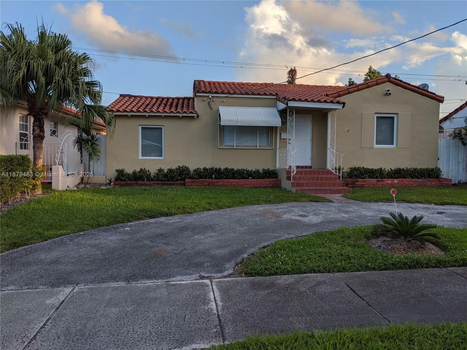 Recientemente alquilado: $3,250 (3 camas, 2 baños, 1220 Pies cuadrados)