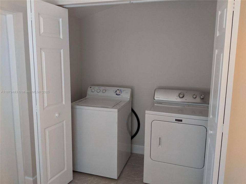 Recientemente alquilado: $3,250 (3 camas, 2 baños, 1220 Pies cuadrados)