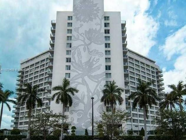 待售: $575,000 (1 贝兹, 1 浴室, 696 平方英尺)