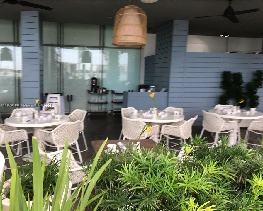 待售: $575,000 (1 贝兹, 1 浴室, 696 平方英尺)