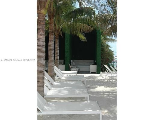 待售: $575,000 (1 贝兹, 1 浴室, 696 平方英尺)