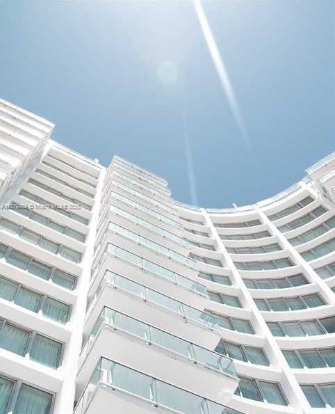 待售: $575,000 (1 贝兹, 1 浴室, 696 平方英尺)