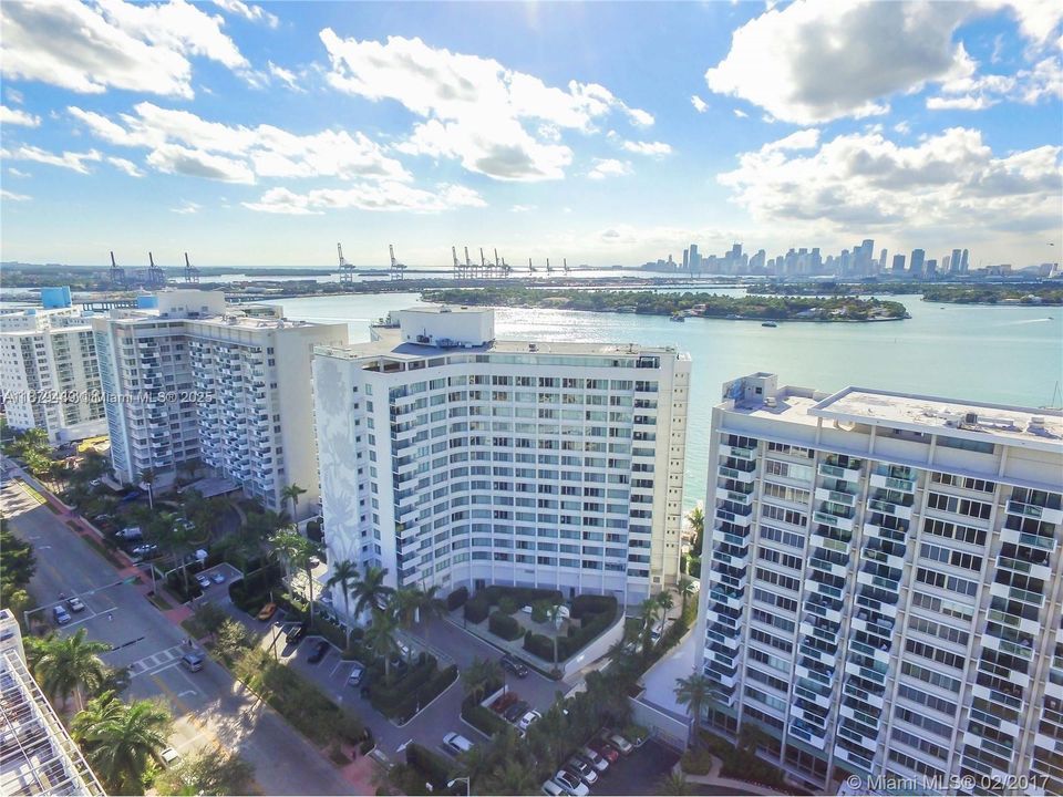 待售: $575,000 (1 贝兹, 1 浴室, 696 平方英尺)