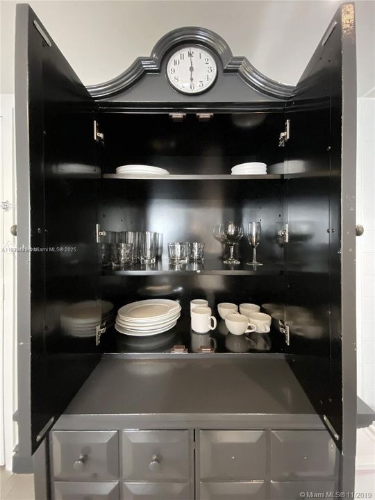 待售: $575,000 (1 贝兹, 1 浴室, 696 平方英尺)