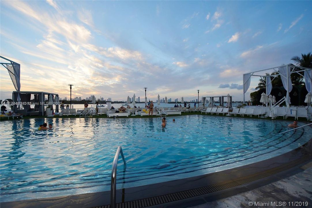 待售: $575,000 (1 贝兹, 1 浴室, 696 平方英尺)