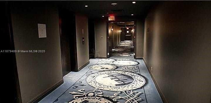 待售: $575,000 (1 贝兹, 1 浴室, 696 平方英尺)