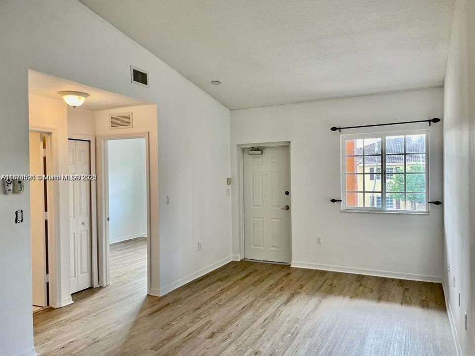 Active With Contract: $1,845 (2 beds, 2 baths, 910 Square Feet)