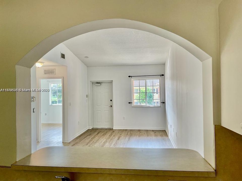 Active With Contract: $1,845 (2 beds, 2 baths, 910 Square Feet)