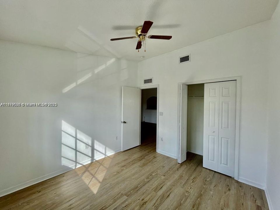 Active With Contract: $1,845 (2 beds, 2 baths, 910 Square Feet)