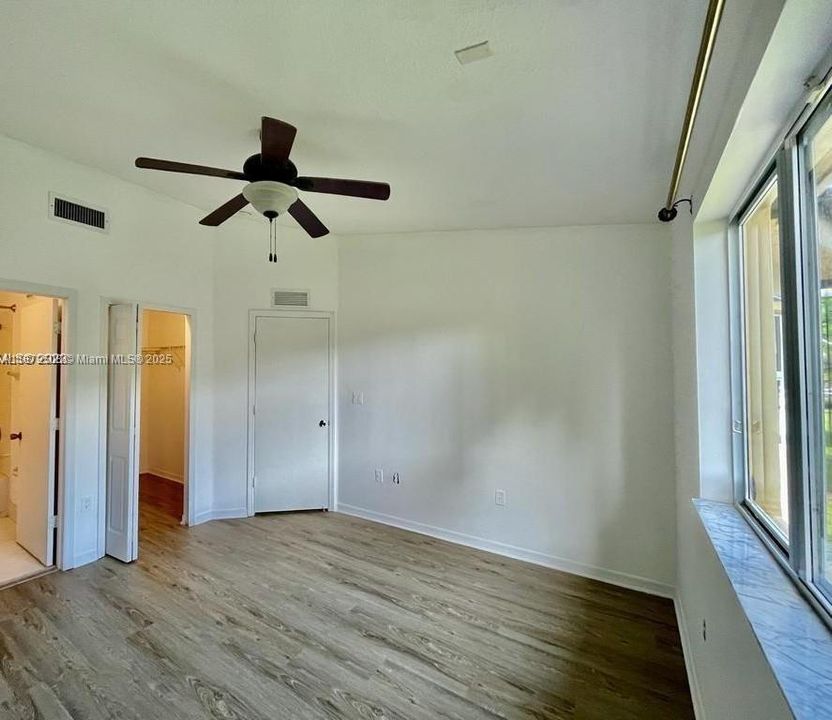 Active With Contract: $1,845 (2 beds, 2 baths, 910 Square Feet)