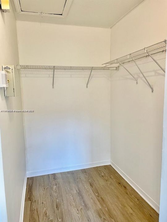 Active With Contract: $1,845 (2 beds, 2 baths, 910 Square Feet)