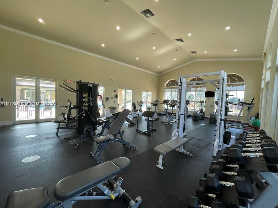 Active With Contract: $1,845 (2 beds, 2 baths, 910 Square Feet)