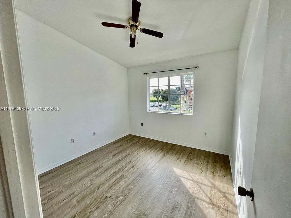 Active With Contract: $1,845 (2 beds, 2 baths, 910 Square Feet)