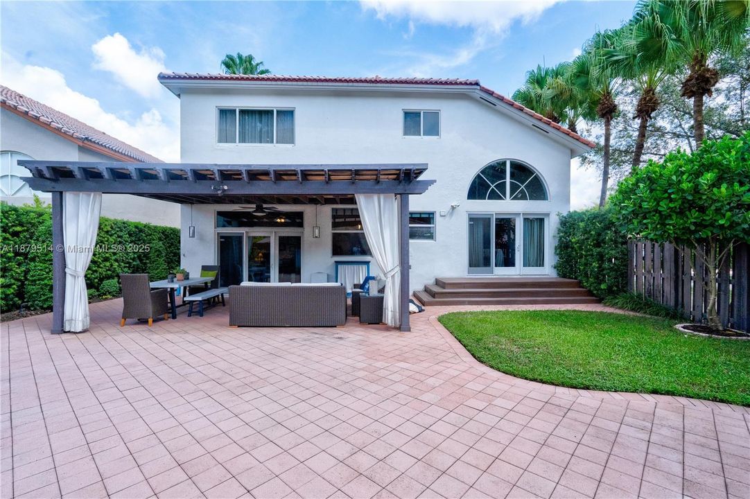 For Sale: $1,295,000 (4 beds, 3 baths, 2401 Square Feet)