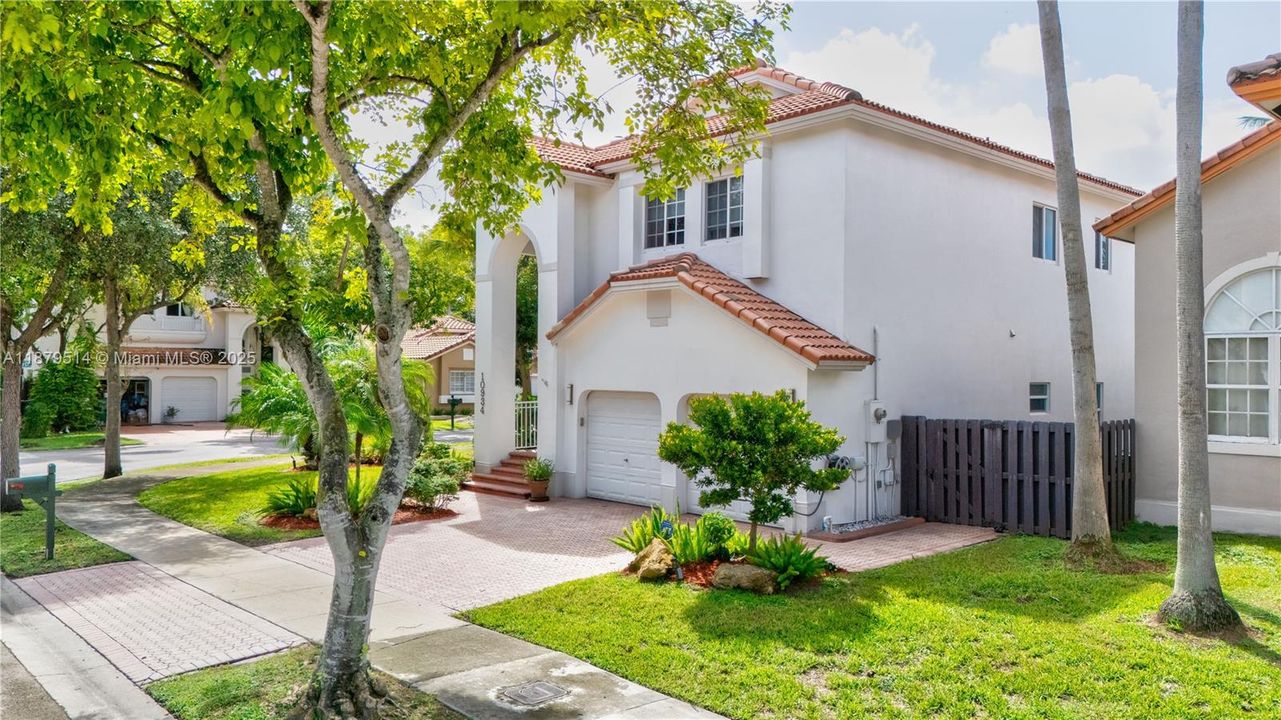 For Sale: $1,295,000 (4 beds, 3 baths, 2401 Square Feet)