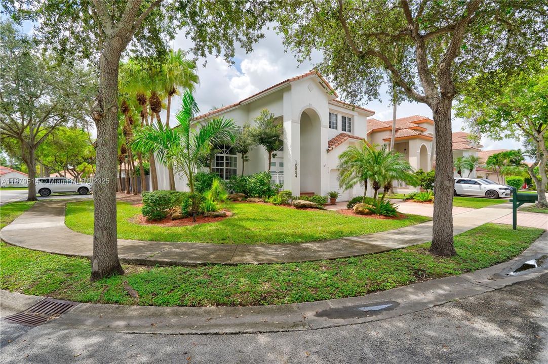 For Sale: $1,295,000 (4 beds, 3 baths, 2401 Square Feet)