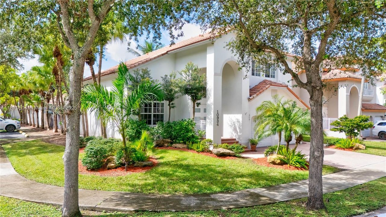 For Sale: $1,295,000 (4 beds, 3 baths, 2401 Square Feet)