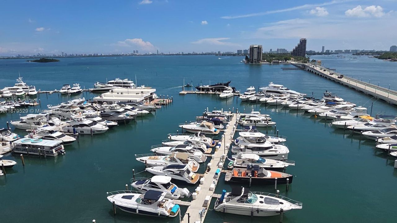 待售: $425,000 (1 贝兹, 1 浴室, 890 平方英尺)