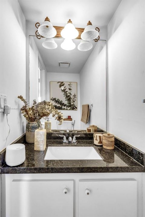 待售: $425,000 (1 贝兹, 1 浴室, 890 平方英尺)